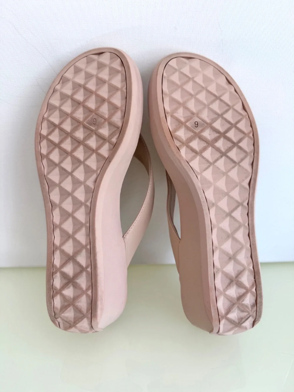 Aerosoles Isha Cipria Pu Cream Wedge Flip Flop Sandals Size 9 EUC